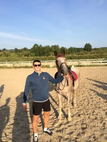 Иппотерапевт